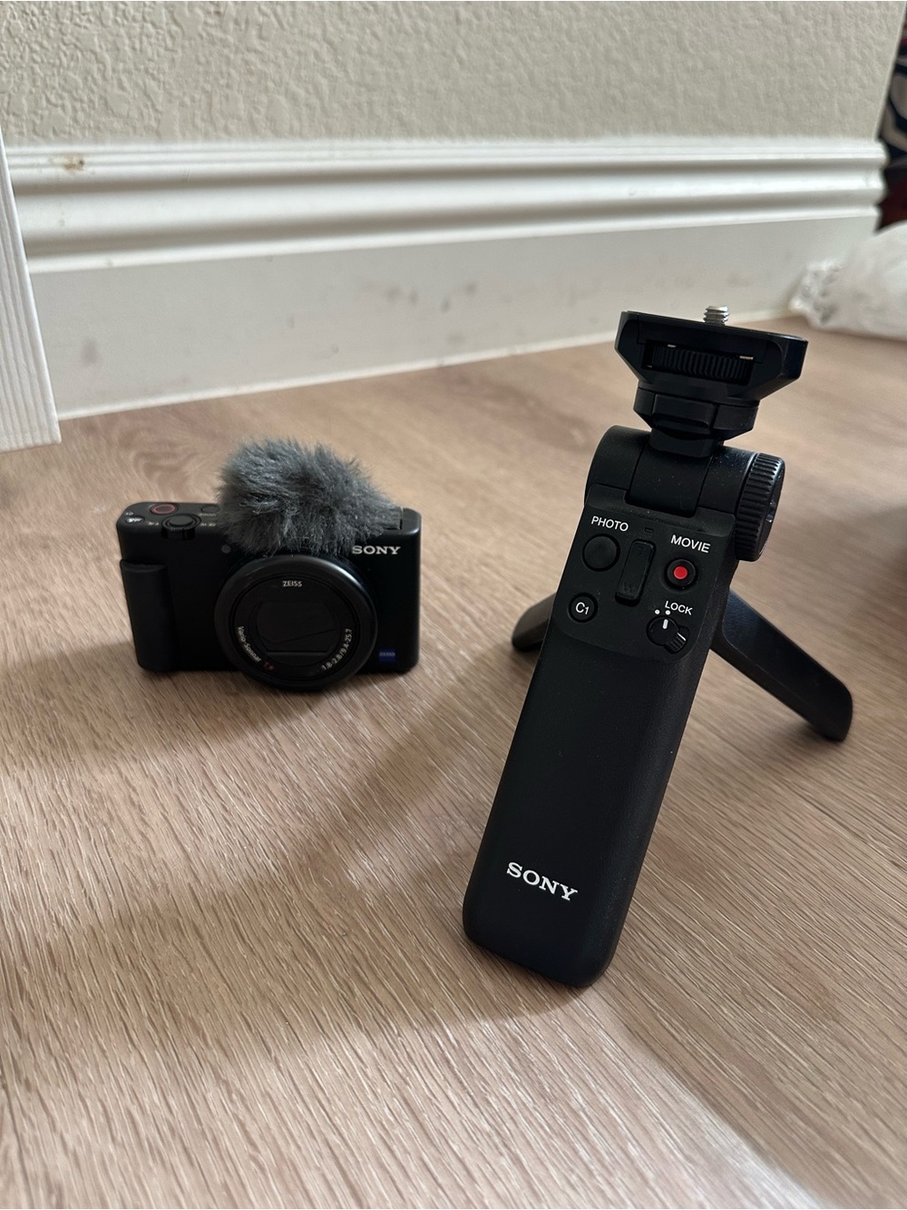 Sony ZV-1 Digital Camera with kit tripod microphone
